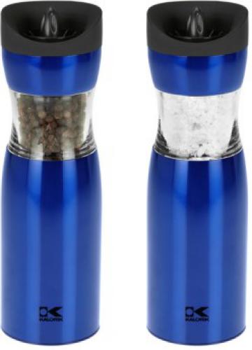 Kalorik PPG 37241 BL Electric Gravity Salt and Pepper Grinder Set Blue; Set of 2 electric pepper mills, with gravity function; Durable Stainless steel housing; With ceramic grinder, performant and rust free; Works on 6 x AAA batteries (each mill); Adjustable grind level, from coarse to fine; Dimensions: 2.5 x 2.5 x 7.33; UPC 848052002586 (PPG37241BL PPG 37241 BL)